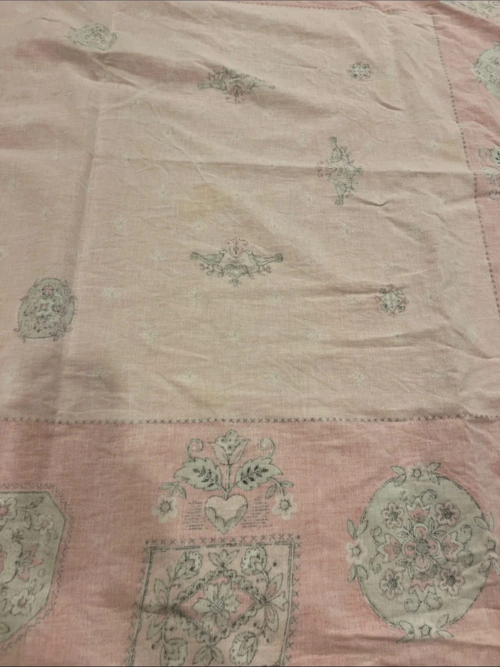 Vintage Cottagecore Pink Floral Medallion Tablecloth 50 x 64 Cottagecore